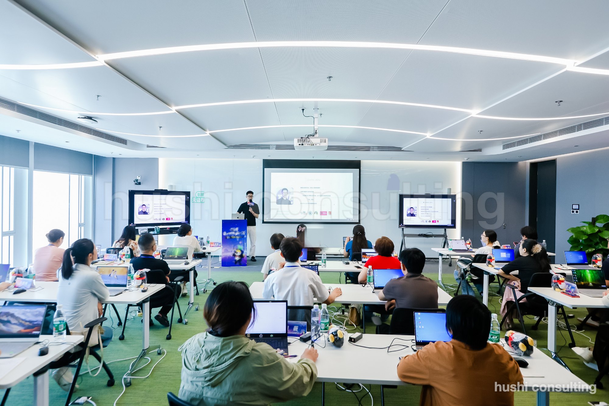 AI 教育培训：游戏开发创作工坊